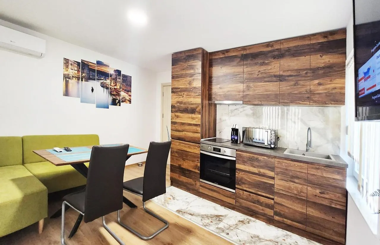 شقة Sun-Kissed Varna Getaway